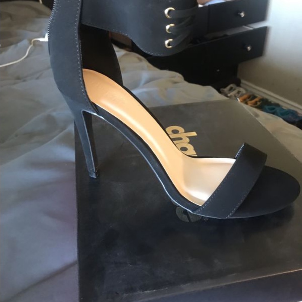 Strapped black heels - Picture 2 of 2